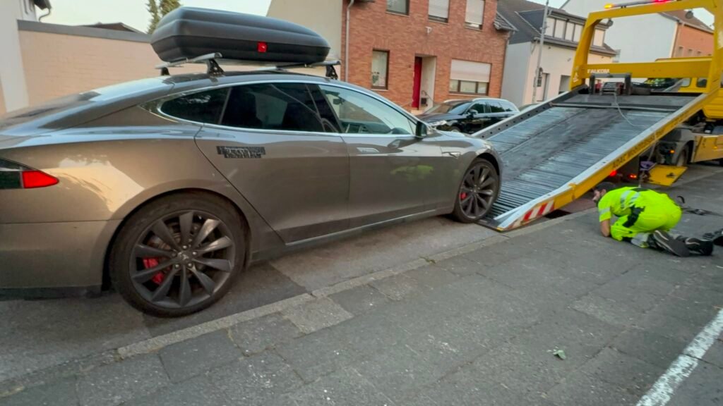 Tesla mit Motorschaden verkaufen