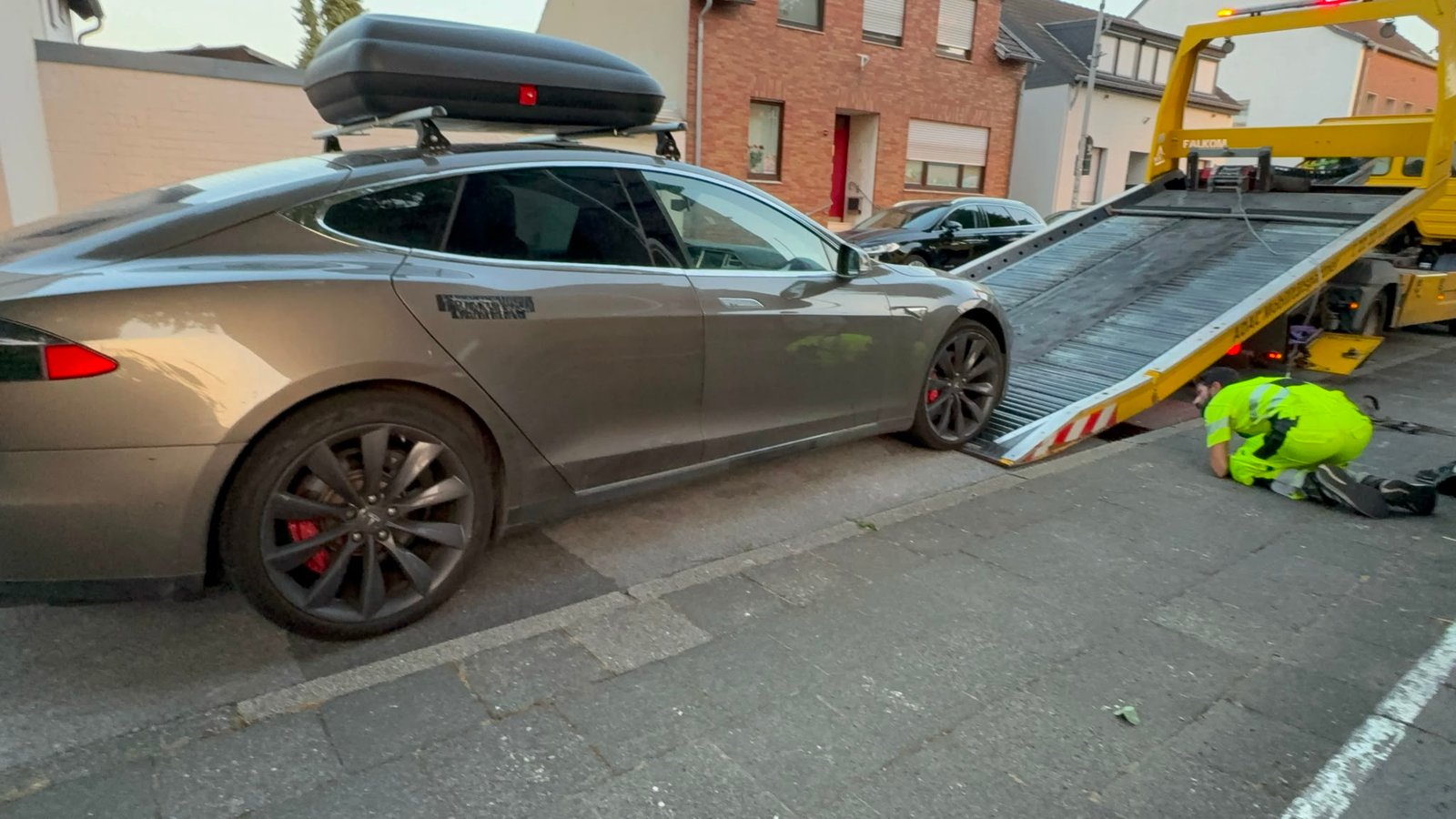 Tesla mit Motorschaden verkaufen